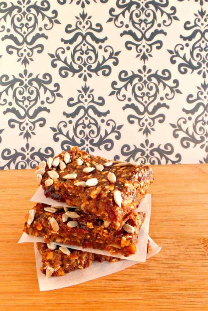 Image of another sugar-free desserts without artificial sweetener: fruit and oat bars