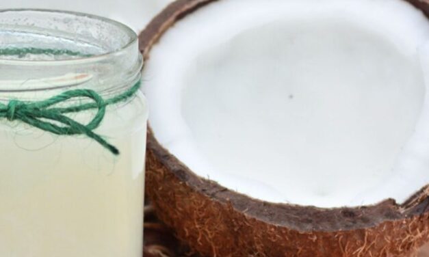 Coconut oil: hair benefits